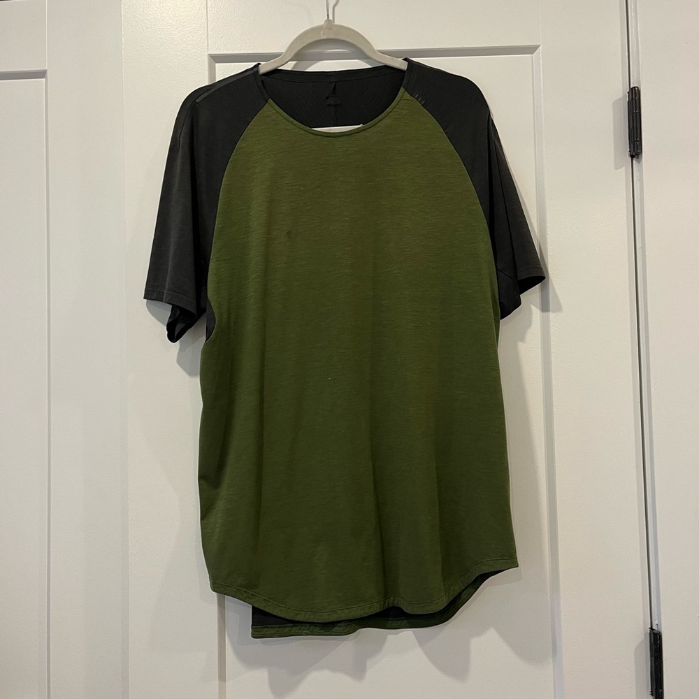 Men’s lululemon shirt
